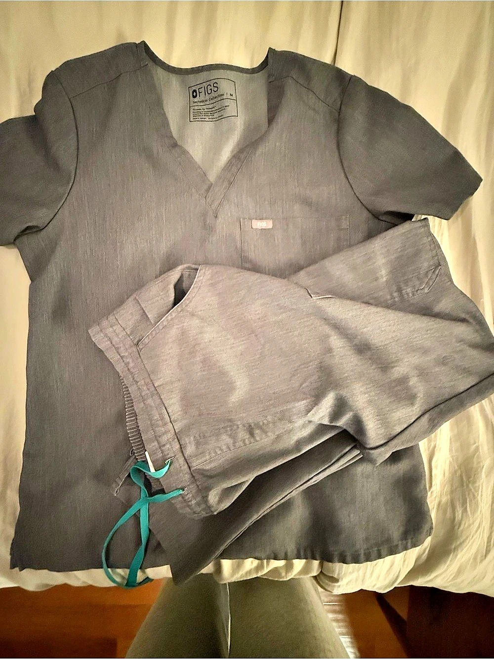 FIGS Technical Collection 1 Gray Scrub Set Size Medium